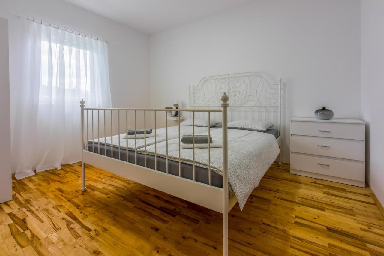 Holiday House Dino Брибир Екстер'єр фото