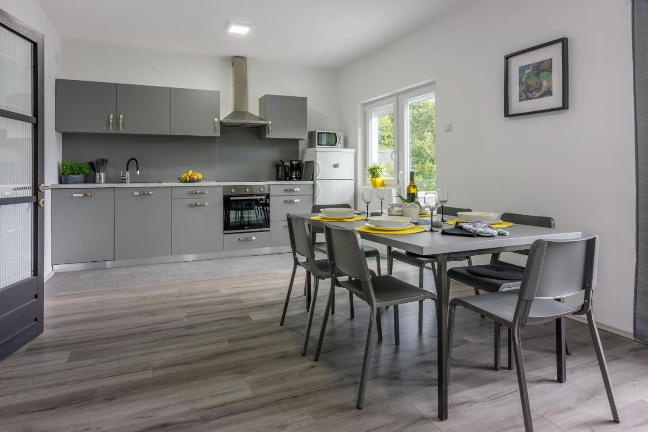 Holiday House Dino Брибир Екстер'єр фото